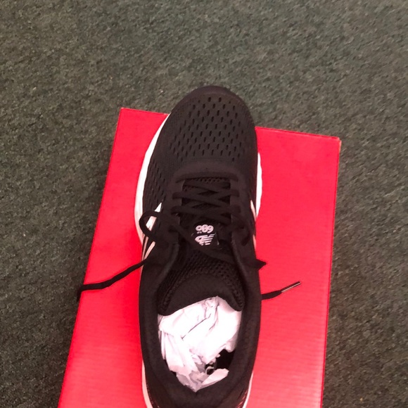 New Balance M680’s - Picture 3 of 4